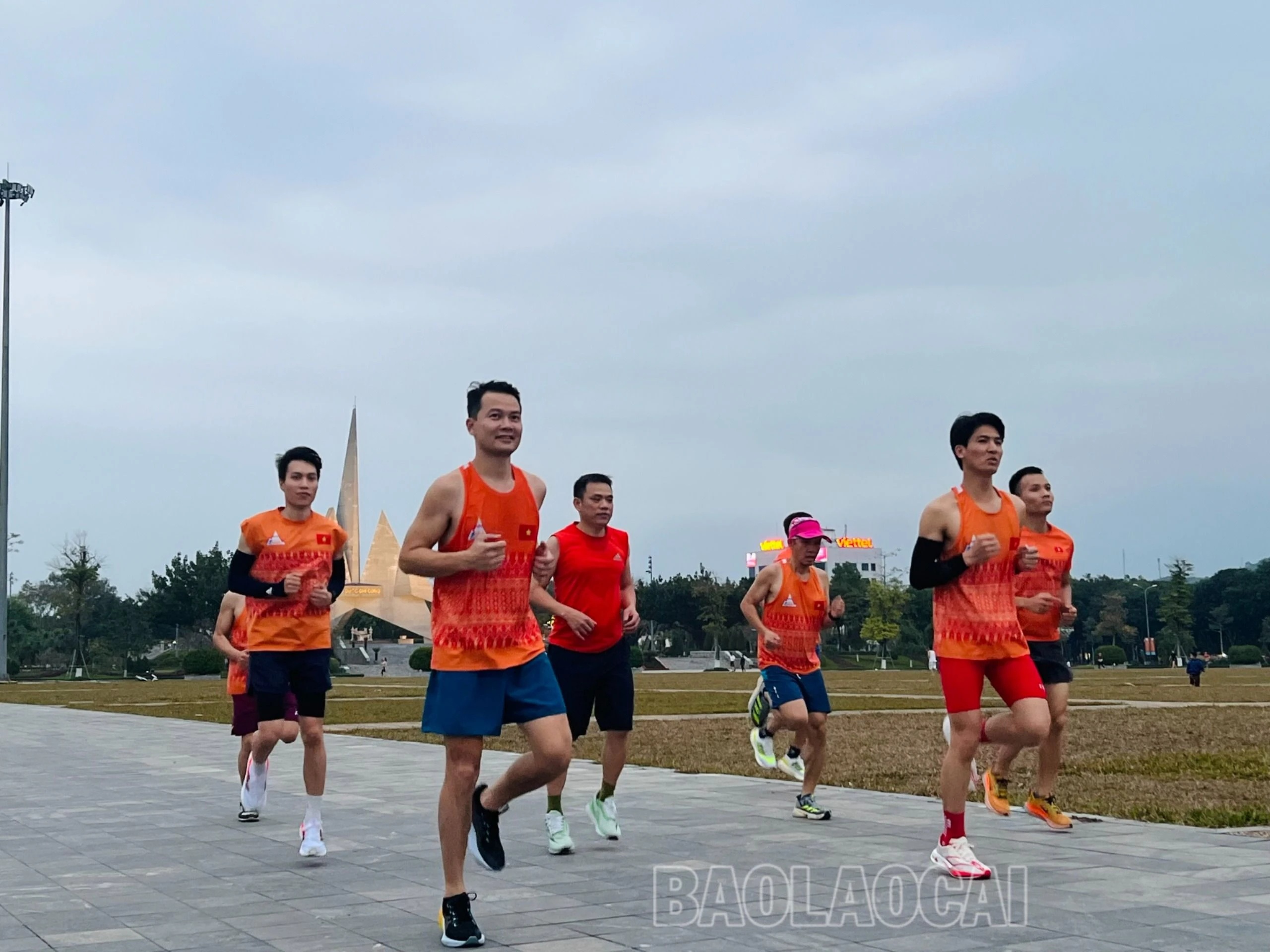 Câu lạc bộ Lào Cai Runners tích cực luyện tập cho Giải Việt dã truyền thống Báo Lào Cai.jpg