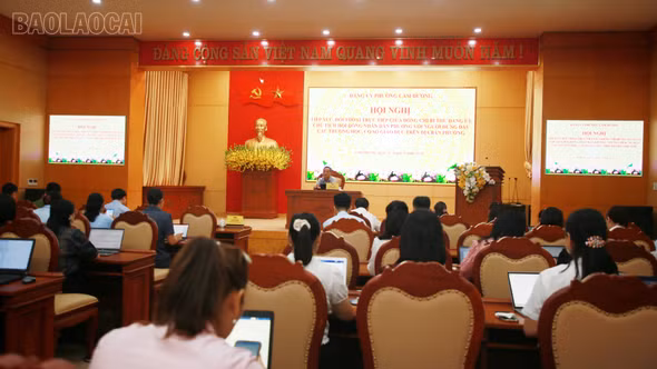 Phường Cam Đường đối thoại với các trường học, cơ sở giáo dục