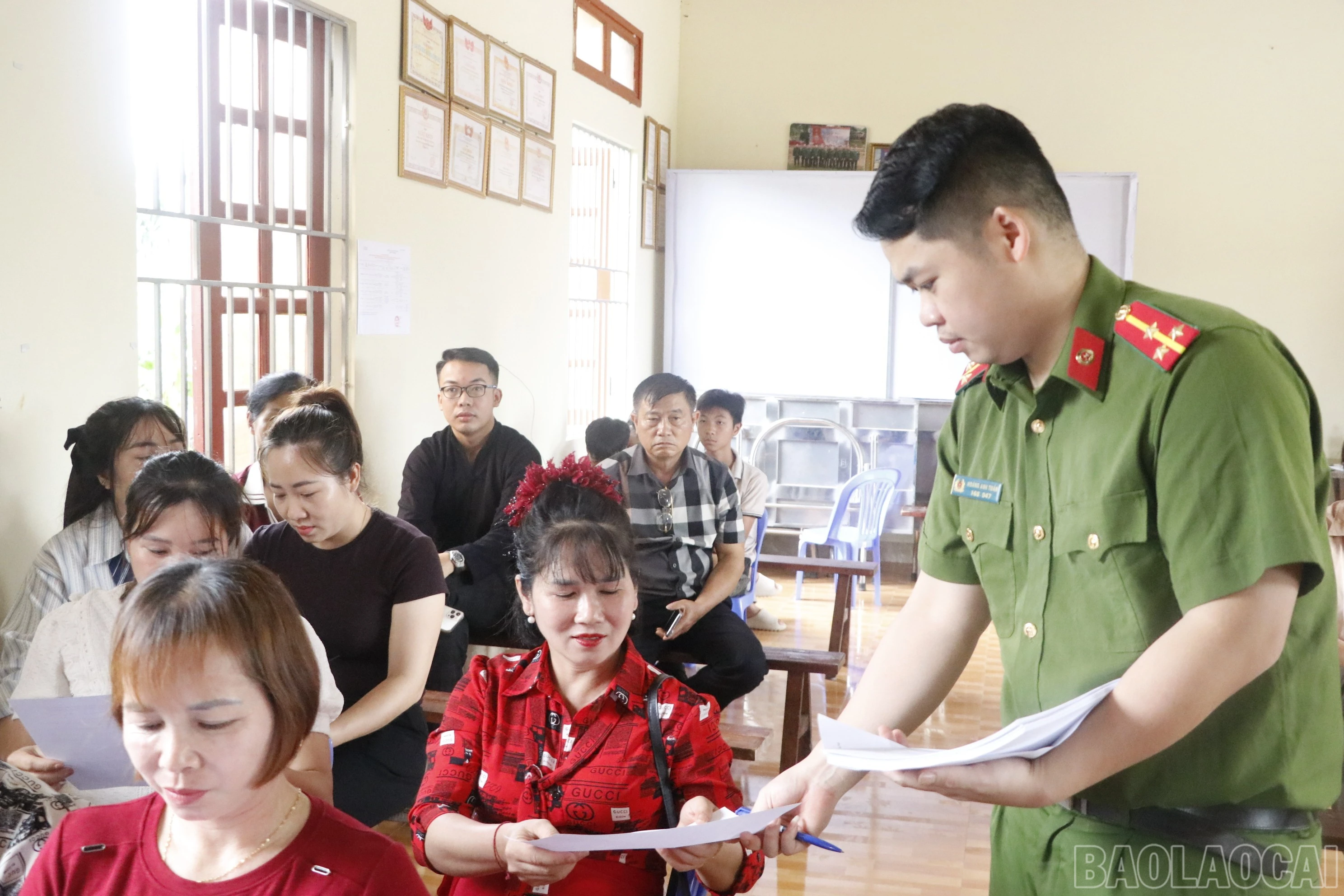 baolaocai-br_cong-an-xa-quy-mong-tuyen-truyen-ve-noi-dung-xay-dung-xa-khong-ma-tuy.jpg