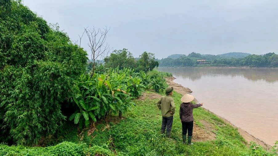 Nhìn dòng nước đổi màu và dâng cao, nhiều nông dân hiểu rằng công sức của cả vụ mùa có thể bị thử thách. Với họ, mỗi mùa mưa lũ là những ngày thấp thỏm, lo lắng cho những cánh đồng đang xanh.