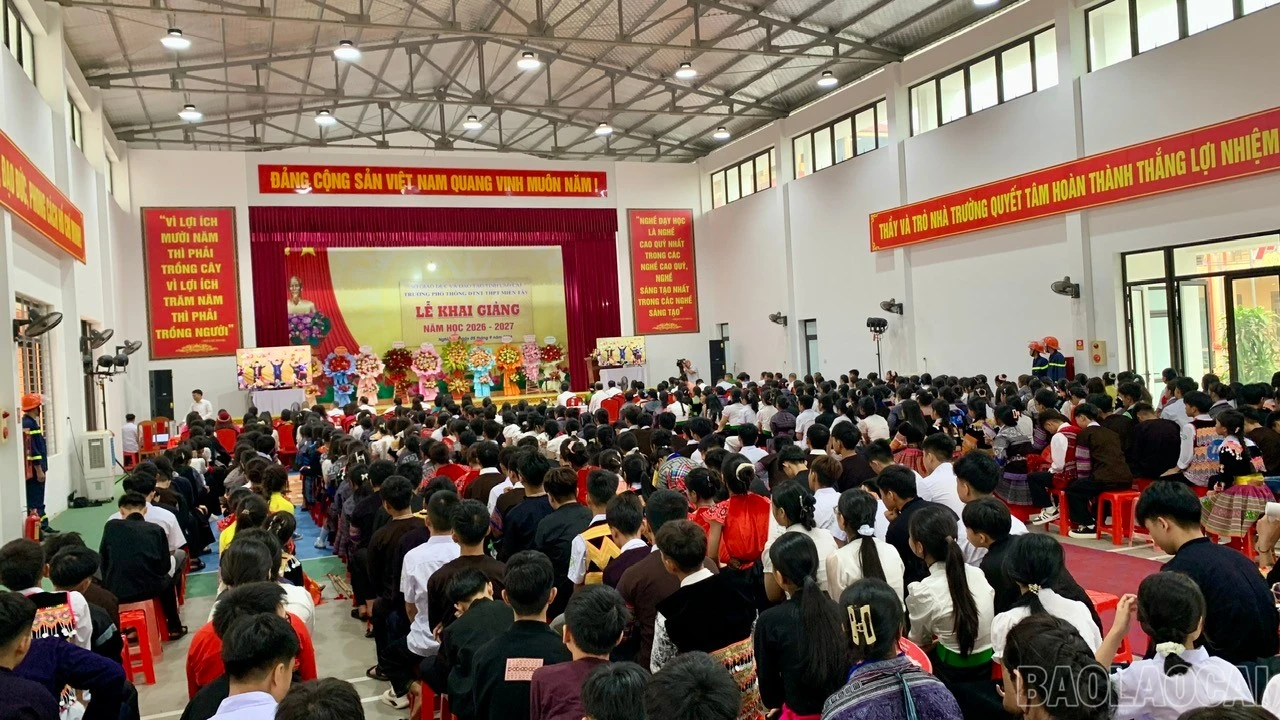 Quang cảnh lễ khai giảng.