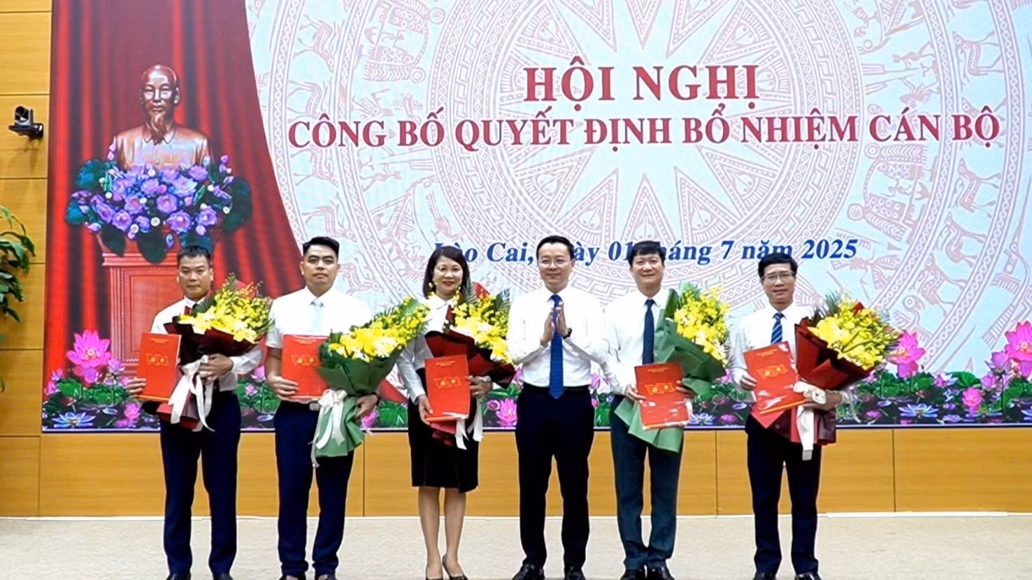 tang-hoa-pho-van-phong-7255.jpg