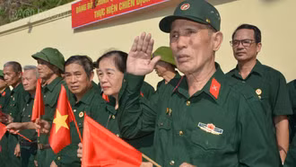 [Ảnh] Thành kính đón các Anh về với đất Mẹ