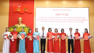 Phường Cam Đường công bố các quyết định về tổ chức bộ máy và công tác cán bộ
