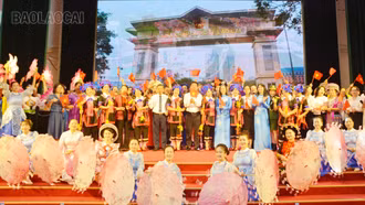 Gặp mặt, giao lưu văn nghệ giữa Hội Liên hiệp Phụ nữ phường Lào Cai và Hội Liên hiệp Phụ nữ huyện Hà Khẩu
