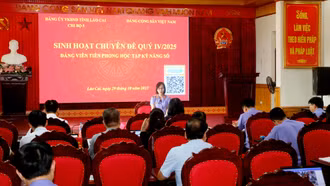 Sinh hoạt chuyên đề điểm "Đảng viên tiên phong học tập kỹ năng số" 