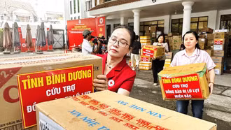 Thêm chuyến xe chở hàng hóa đến với đồng bào miền Bắc