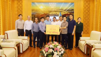 Bí thư Tỉnh ủy Đặng Xuân Phong tiếp đoàn công tác của Tập đoàn Công nghiệp Than - Khoáng sản Việt Nam đến ủng hộ kinh phí khắc phục hậu quả mưa lũ