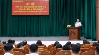 Gặp mặt phóng viên và các lực lượng đi thăm, chúc Tết tại quần đảo Trường Sa
