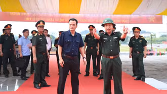 Thiếu tướng Nguyễn Ngọc Ngân - Phó Chủ nhiệm Chính trị Quân khu 2 kiểm tra công tác chuẩn bị Lễ truy điệu và an táng hài cốt liệt sĩ tại Lào Cai