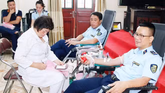 Những giọt máu hồng dệt nên mạch sống cộng đồng