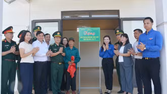 Khánh thành, bàn giao 28 căn nhà cho người dân xã Y Tý