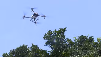 Nông dân xã Nghĩa Tâm ứng dụng flycam vào sản xuất 