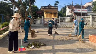 Phường Nam Cường và xã Mậu A ra quân vệ sinh môi trường 
