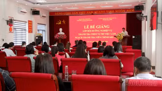 Bế giảng Lớp Bồi dưỡng nghiệp vụ thanh tra theo vị trí việc làm ngạch thanh tra viên chính khóa III