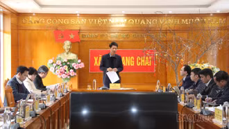 Phó Chủ tịch Thường trực UBND tỉnh Nguyễn Thế Phước kiểm tra công tác chuẩn bị bầu cử tại xã Mù Cang Chải, Tú Lệ và phường Nghĩa Lộ