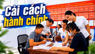 Một ngày của cán bộ Trung tâm Phục vụ hành chính cấp xã