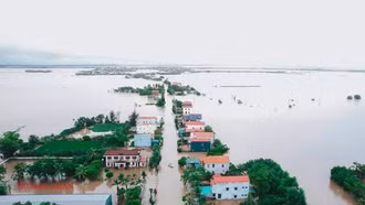 Miền Trung đối mặt mưa lũ đỉnh điểm
