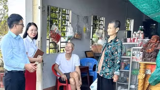 Giúp người nghèo vươn lên bằng những việc làm thiết thực