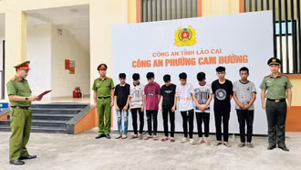 Lào Cai: 4 thanh thiếu niên mang hung khí, lạng lách, đánh võng bị khởi tố