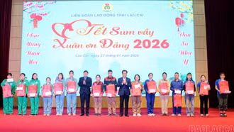 Ấm áp Chương trình "Tết Sum vầy - Xuân ơn Đảng"