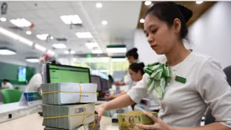 Lãi suất tiết kiệm lên 8% một năm