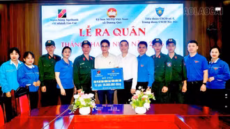 Trao kinh phí hỗ trợ làm đường giao thông nông thôn tại xã Dương Quỳ