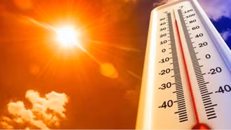Nắng nóng đạt đỉnh ở miền Bắc, Trung Bộ vượt 39°C; Lào Cai đề phòng mưa dông, lốc sét vào chiều tối