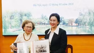 Tiếp nhận nhiều bức ảnh tư liệu quý về Chủ tịch Hồ Chí Minh