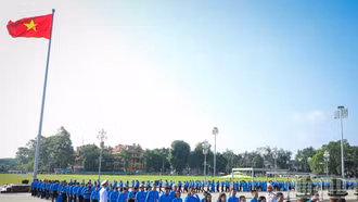 Đoàn đại biểu tham dự Đại hội Công đoàn Việt Nam lần thứ XIV vào Lăng viếng Chủ tịch Hồ Chí Minh