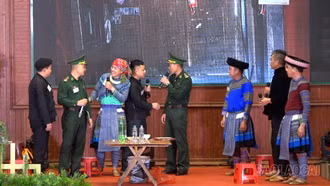 Người dân biên giới Y Tý hào hứng học kỹ năng số và pháp luật qua sân khấu hóa