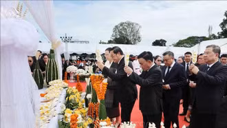 Đoàn cấp cao Đảng Cộng sản Việt Nam dự Lễ truy điệu Chủ tịch Quốc hội Lào Xaysomphone Phomvihane