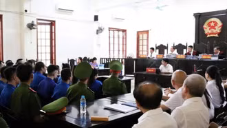 48 bị cáo trong đường dây lừa đảo có tổ chức hầu tòa