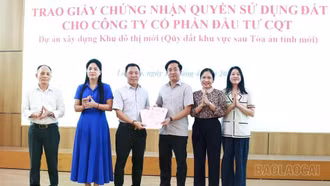 “Sổ đỏ” trao trong ngày: Hiệu quả cải cách đất đai ở Lào Cai