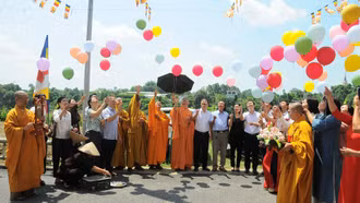 Đông đảo tăng ni, phật tử dự Đại lễ Phật đản Phật lịch 2570 tại chùa Tùng Lâm Ngọc Am