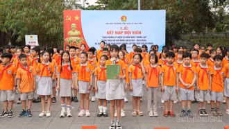 Lào Cai: Đông đảo cán bộ, Nhân dân dâng hương tưởng niệm 136 năm Ngày sinh Chủ tịch Hồ Chí Minh