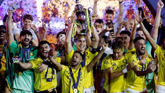 Ronaldo chạm tay vào ngai vàng Saudi Arabia: Al Nassr bùng nổ trước giờ đăng quang