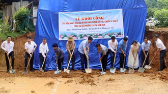 Phó Bí thư Tỉnh uỷ, Chủ tịch Ủy ban MTTQ Việt Nam tỉnh Nguyễn Thế Phước dự Lễ khởi công xây dựng nhà ở cho 6 hộ có hoàn cảnh khó khăn tại phường Lào Cai