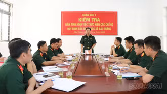 Quân khu 2 kiểm tra nắm tình hình việc thực hiện các chế độ quy định của Ban CHQS xã Bảo Thắng