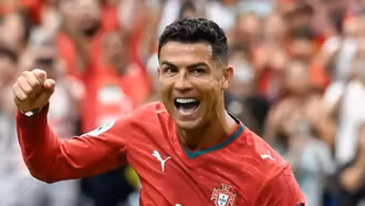 Ronaldo bùng nổ với cú đúp, Bồ Đào Nha phô diễn sức mạnh bằng chiến thắng 5-0