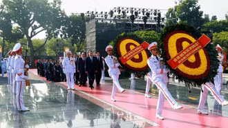 Lãnh đạo Đảng, Nhà nước dâng hương tưởng niệm các Anh hùng liệt sĩ