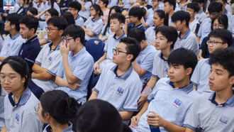 Lộ đề chưa từng có, hàng loạt thí sinh AS Level phải thi lại môn Toán
