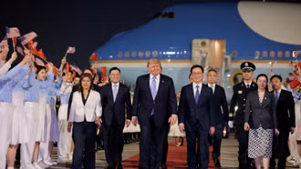 Tổng thống Trump bắt đầu chuyến thăm Trung Quốc, thu hút chú ý toàn cầu