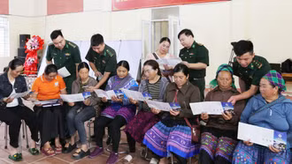 Đưa “Bình dân học vụ số” đến vùng biên Pha Long