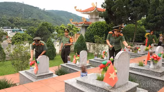 Công an tỉnh Lào Cai dâng hương, dâng hoa tri ân các Anh hùng liệt sĩ