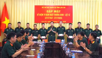 Bộ Chỉ huy Quân sự tỉnh Lào Cai gặp mặt các đồng chí là con thương binh, liệt sĩ