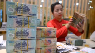 Lãi suất tiết kiệm giảm đồng loạt