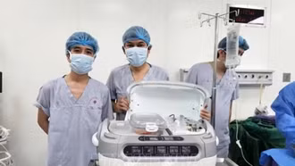 Bệnh viện Trung ương Huế lập kỷ lục bảo quản thận ghép xuyên Việt trong 18 giờ