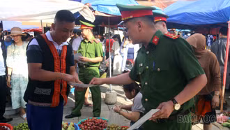 Đưa tuyên truyền phòng, chống ma túy đến gần người dân qua phiên chợ văn hóa Bắc Hà