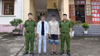 Công an xã Gia Hội băng rừng giữa mưa lớn, phát hiện 2 trường hợp sử dụng trái phép chất ma túy